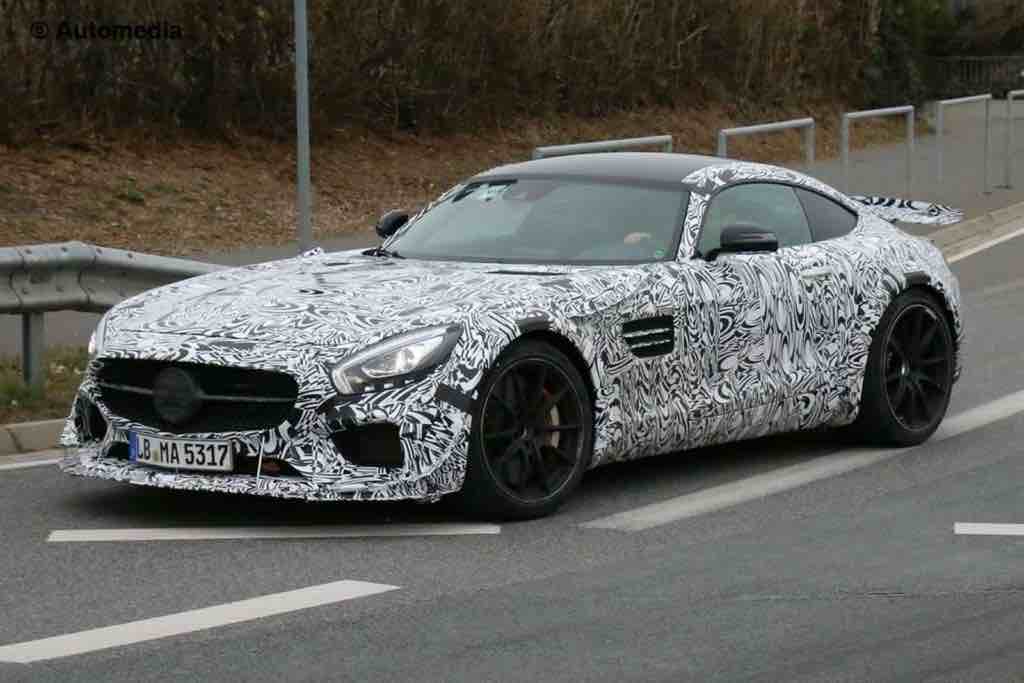 La future Mercedes AMG GT R en piste au Nurburgring