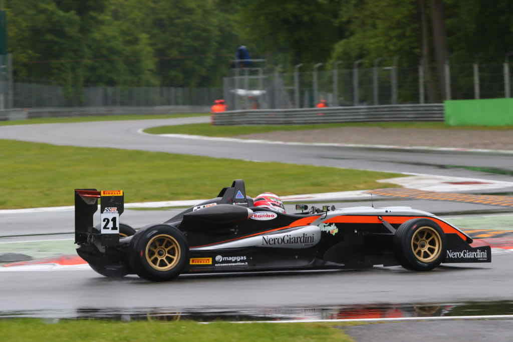 F2 Italian Trophy, Alessandro Bracalente vainqueur de la course 1, sous la pluie