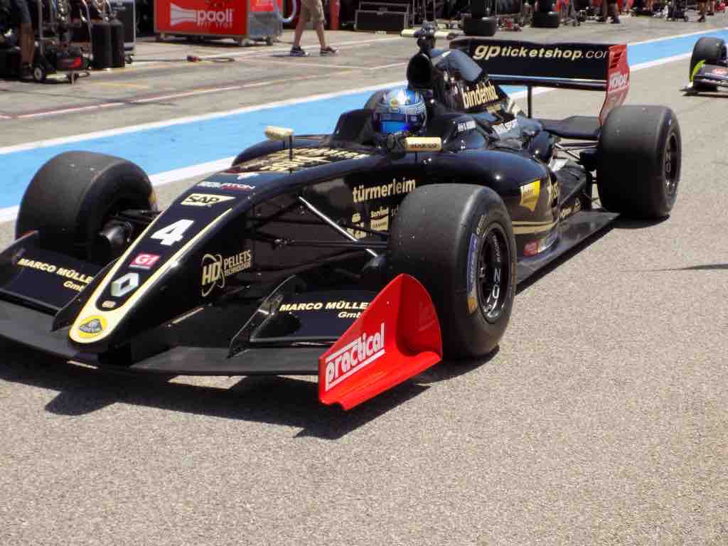 Formula V8, Nissany en pole de la course 2