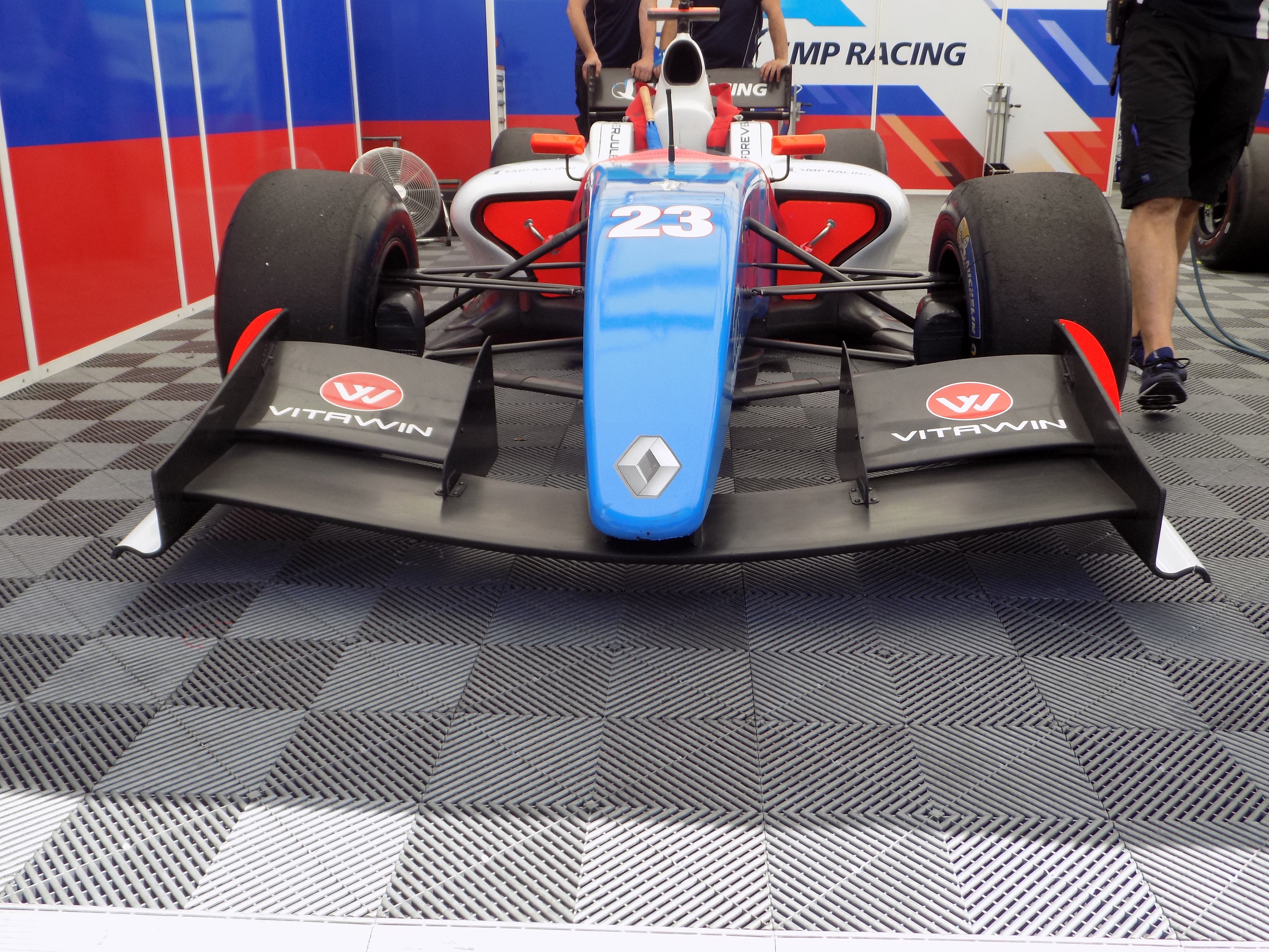 Formula V8, Matthieu Vaxivière partira en tête