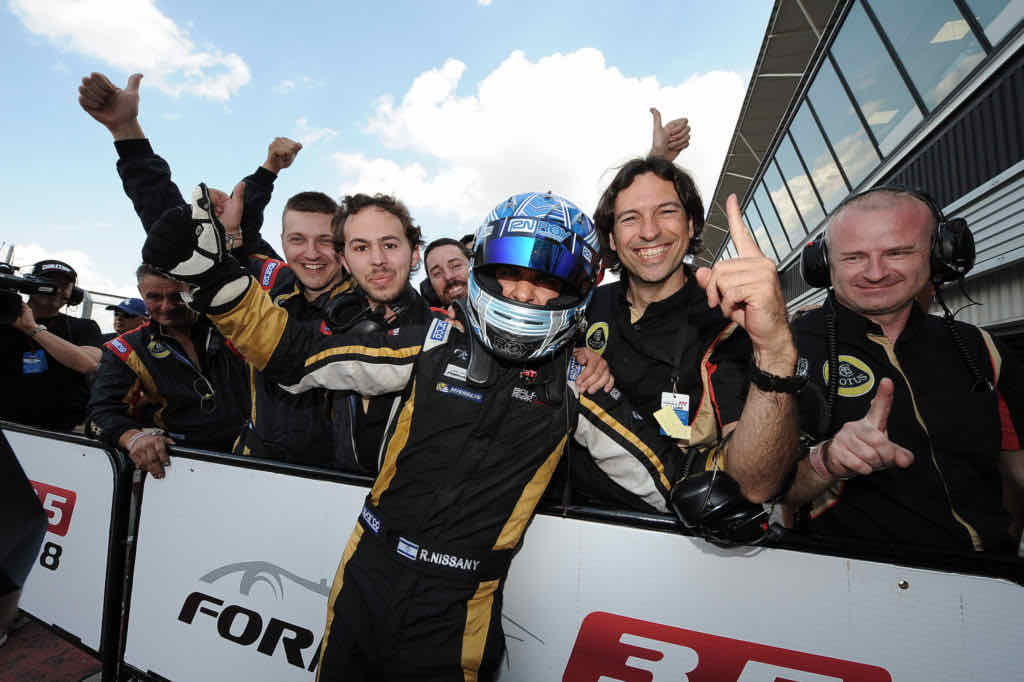 Formula V8, Nissany signe un doublé