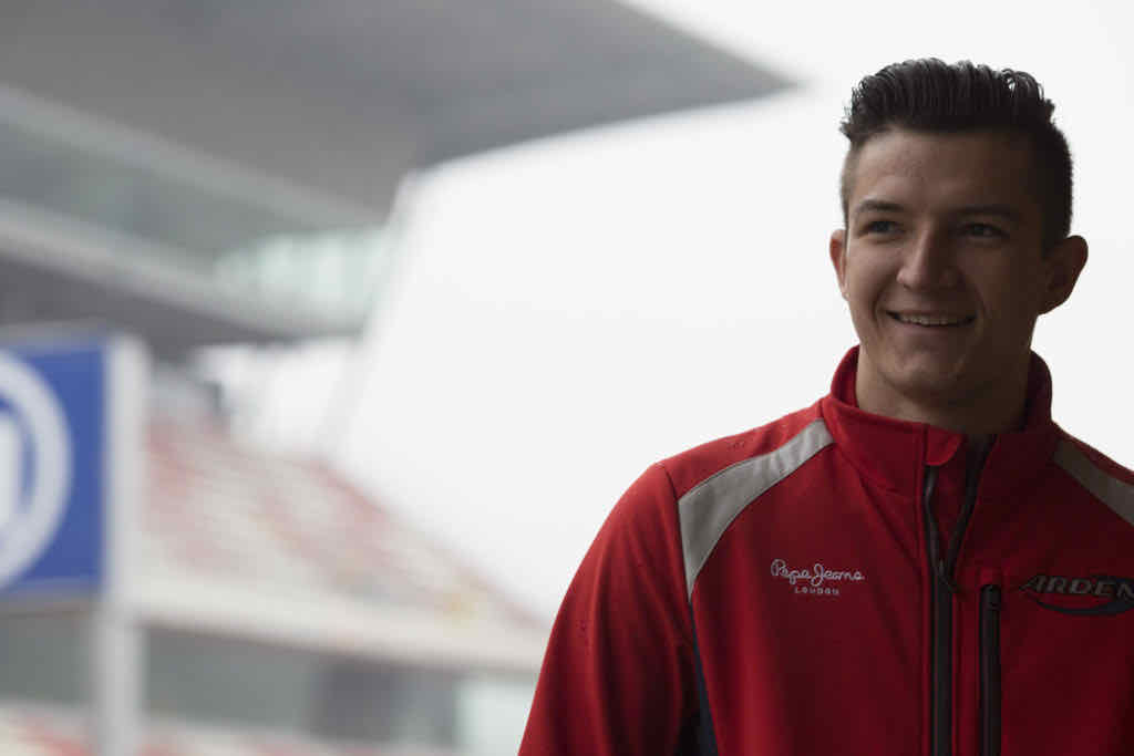 GP3, Jake Dennis vise une autre série en 2017