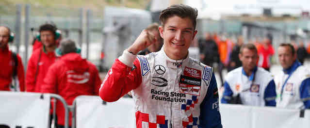 FIA F3, Jake Dennis en essai