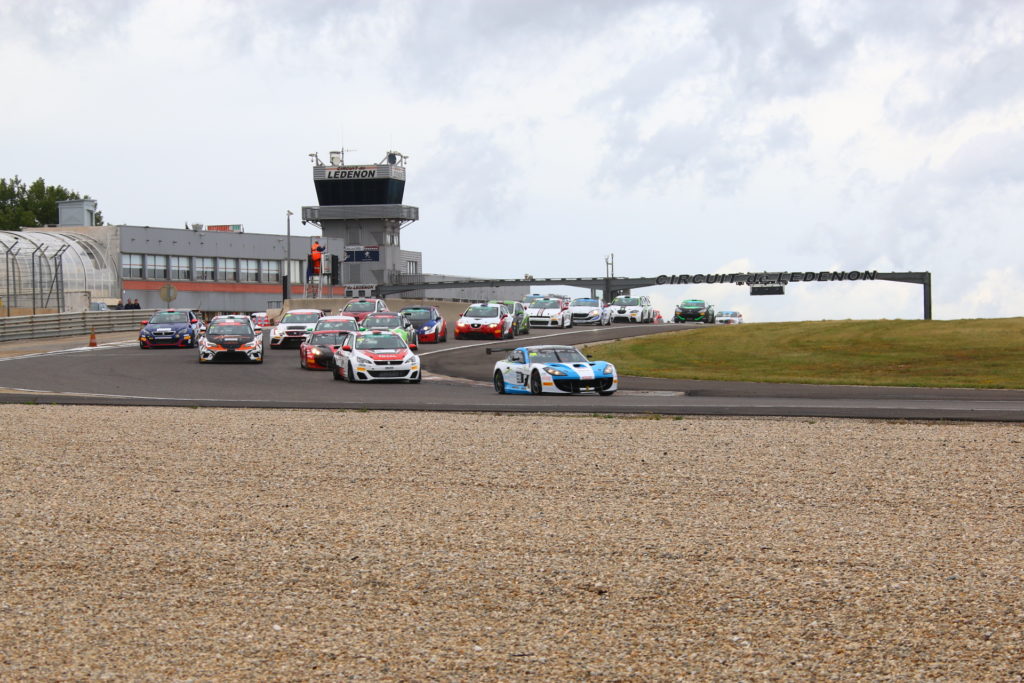 4 heures de Lédenon, mi-course : la Ginetta Speed Car #98 devant