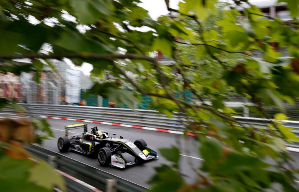 Lando Norris signe la double pole en FIA F3 à Pau
