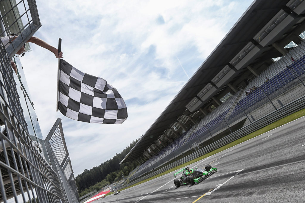 Sacha Fenestraz s'envole au championnat Eurocup 2.0