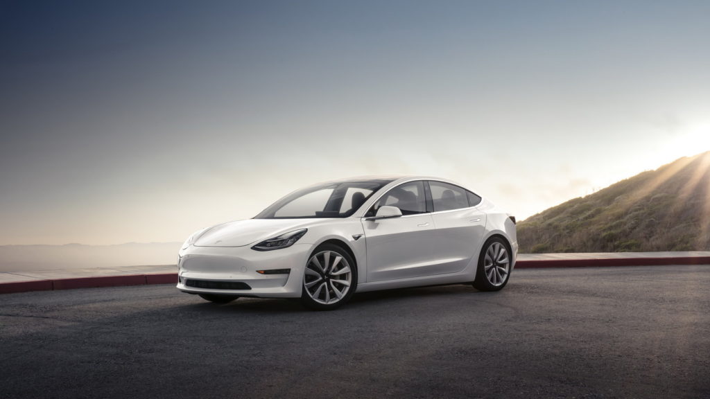 Vidéo : la Tesla model 3 utilise le smartphone comme une clé