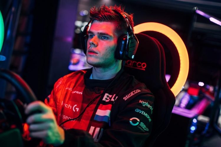 Rudy van Buren, vainqueur du concours eSports de McLaren