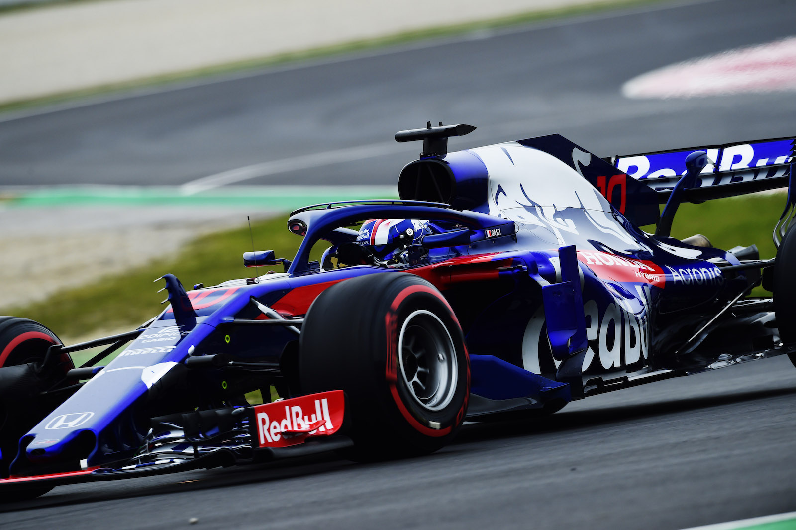 Pierre Gasly sur le circuit de Barcelone pour les essais hivernaux F1