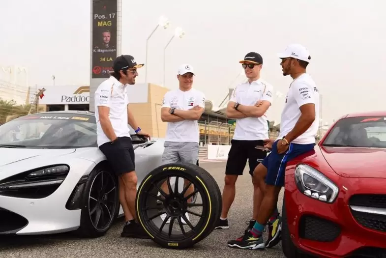 Vidéo : une fan à bord de la McLaren pour les Pirelli Hot Laps