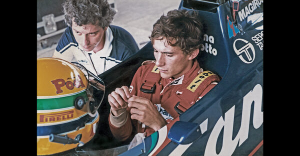Dallas 84, Ayrton Senna abandonne à cause d'un mur qui bouge