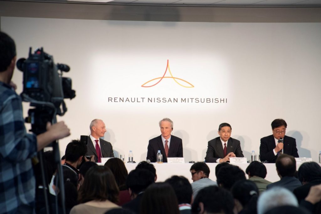 Renault veut une fusion avec Nissan et envisage une offre à FCA