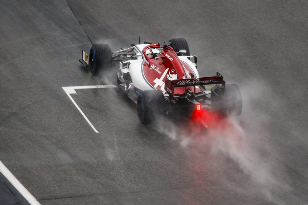 Les Alfa Romeo pénalisées, Kubica et Hamilton dans les points