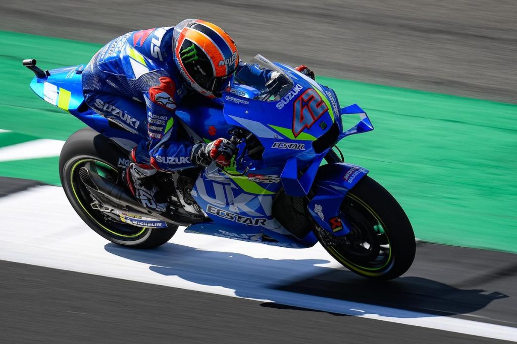 Alex Rins s'impose sur le fil à Silverstone