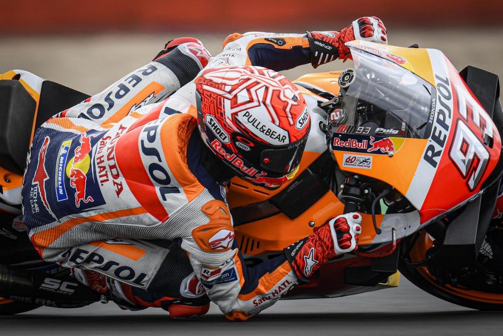 Marc Márquez inscrit sa 60e pole à Silverstone, Quartararo 4e