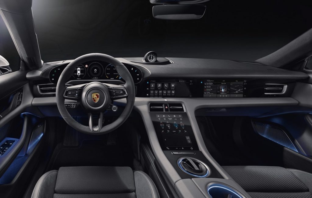 Porsche dévoile l'intérieur de la Taycan, sa berline électrique