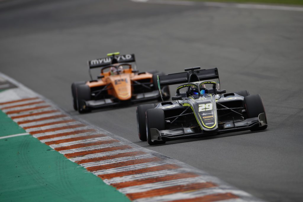 Deuxième jour de la FIA F3 à Valencia