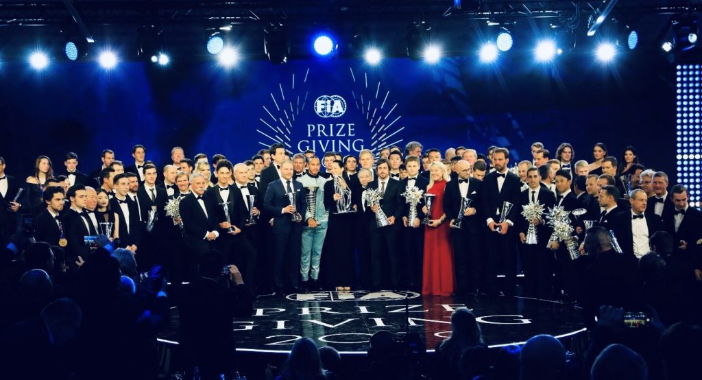 Les Prix remis aux pilotes de F1 lors du gala de la FIA