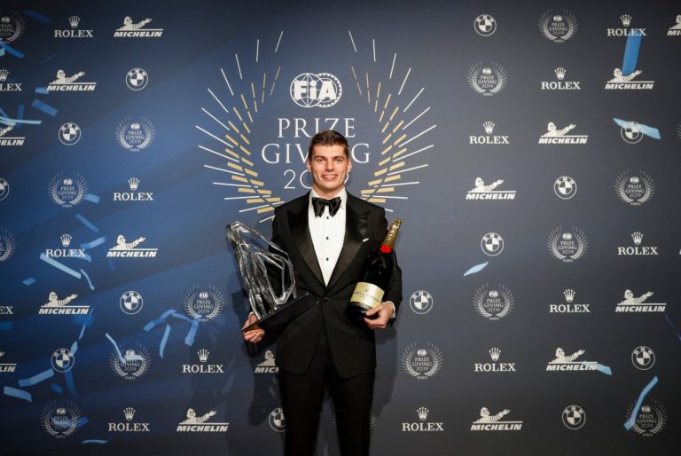 Les Prix remis aux pilotes de F1 lors du gala de la FIA
