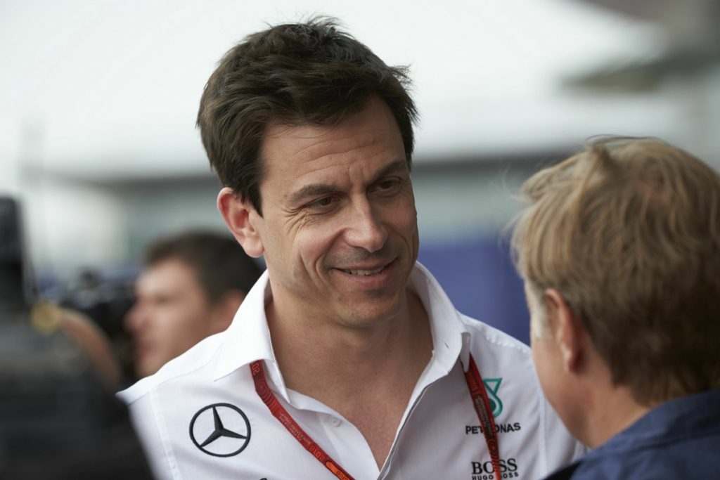 Toto Wolff dément être le futur PDG d'Aston Martin