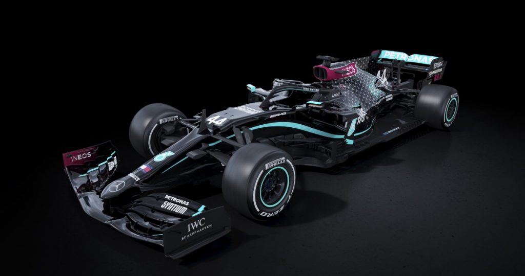 Mercedes dévoile une livrée noire contre le racisme