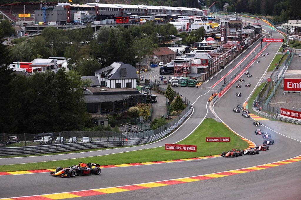 Yuki Tsunoda et Robert Shwartzman vainqueurs en FIA F2 en Belgique