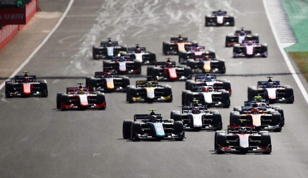 Callum Ilott et Yuki Tsunoda vainqueurs en FIA F2 en Angleterre