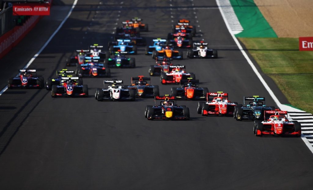 Logan Sargeant et Bent Viscaal victorieux en FIA F3 en Angleterre