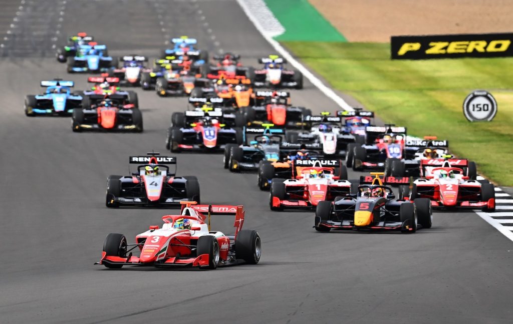 Liam Lawson et Alex Smolyar victorieux en FIA F3 à Silverstone
