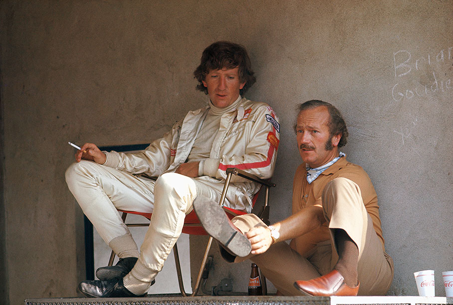 Jochen Rindt en discussion avec Colin Chapman au Grand Prix d'Italie 1970