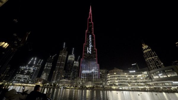 Porsche privatise la Burj Khalifa pour promouvoir la Taycan
