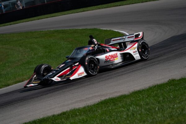VeeKay en tête des essais IndyCar, Johnson fait ses débuts