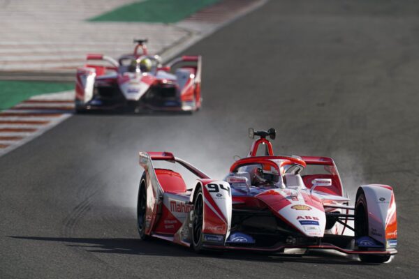 Valence J2 : Alex Lynn devance les deux BMW