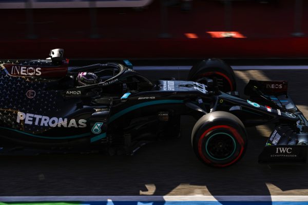 Lewis Hamilton a semé la panique chez Mercedes à Imola