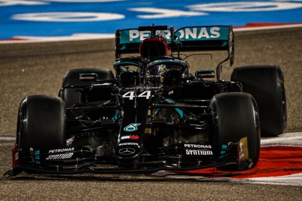 Grand Prix de Bahreïn, EL2 : Hamilton récidive, Albon tape le mur