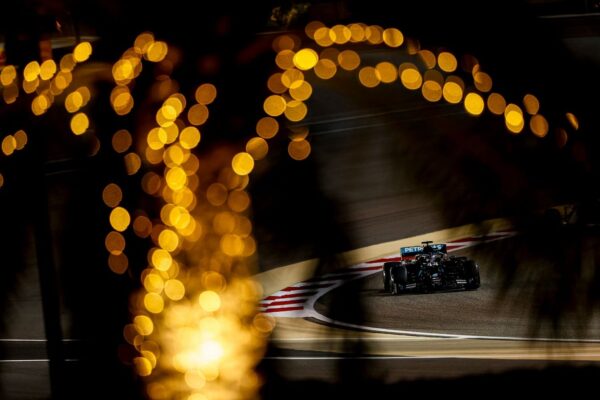 Grand Prix de Bahreïn, Qualifs : Hamilton, Roi du désert