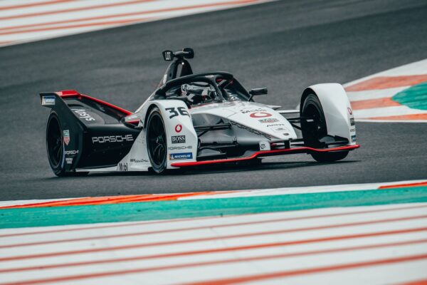Valence J1 : André Lotterer le plus rapide sur sa Porsche