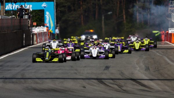 La W Series en course de support sur 8 Grands Prix de F1