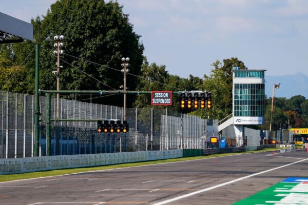 Uniformisation des panneaux lumineux entre la FIM et la FIA