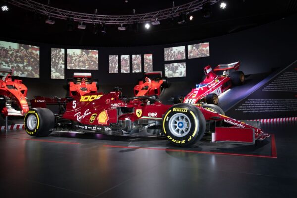 Une Ferrari SF1000 de démonstration aux enchères