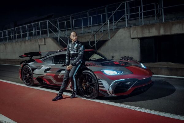 L'hypercar Mercedes-AMG One encore en retard