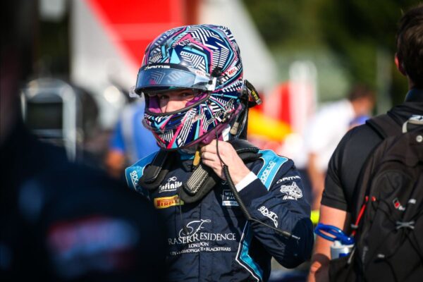 Dan Ticktum rejoint Carlin en FIA F2