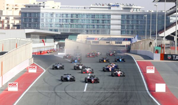 Guanyu Zhou et Pierre-Louis Chovet s'illlustrent en ouverture de la F3 Asian