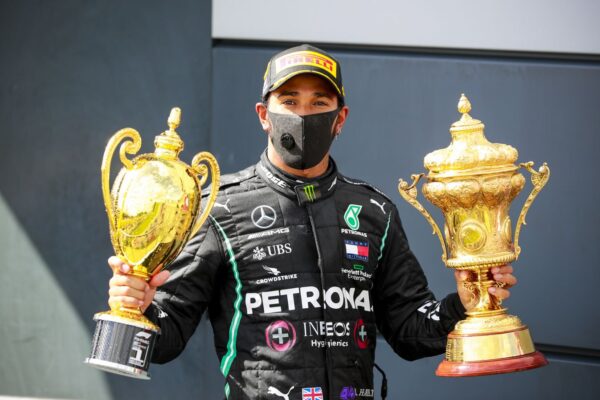 Hamilton et le contrat Mercedes, Daimler fait pression avec Russell