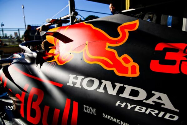 Red Bull confirme l'utilisation des V6 Honda après 2021