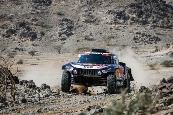 Dakar 2021, S1 : Sainz au finish sur Peterhansel