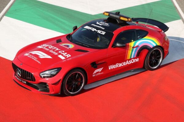 WeRaceAsOne continuera sans le drapeau arc-en-ciel