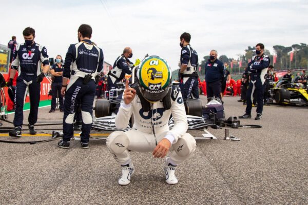 Gasly fait don de son casque d'Imola pour la Fondation Senna