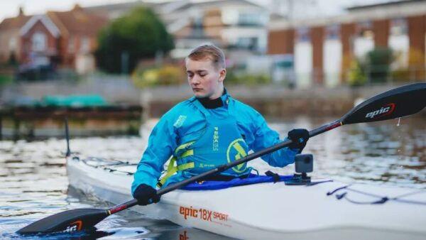 Billy Monger se lance un nouveau défi : un triathlon caritatif