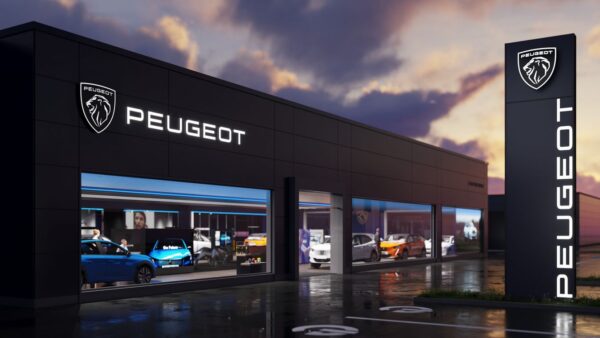 Peugeot dévoile son nouveau logo, le Lion rugit plus fort